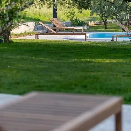 Сasa de vacaciones House Olives Garden Solin